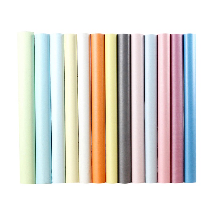 Jak tapety w jednolitym kolorze kształtują dziś estetykę wnętrz?